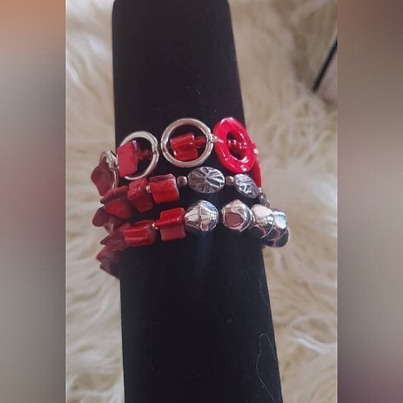 Red and Silver Beaded Bracelets. 🌴 - Picture 6 of 6